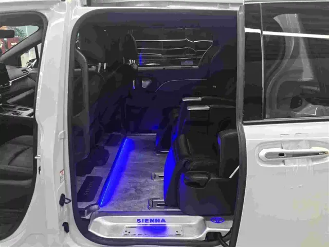 Toyota Sienna — Фото автомобиля 8