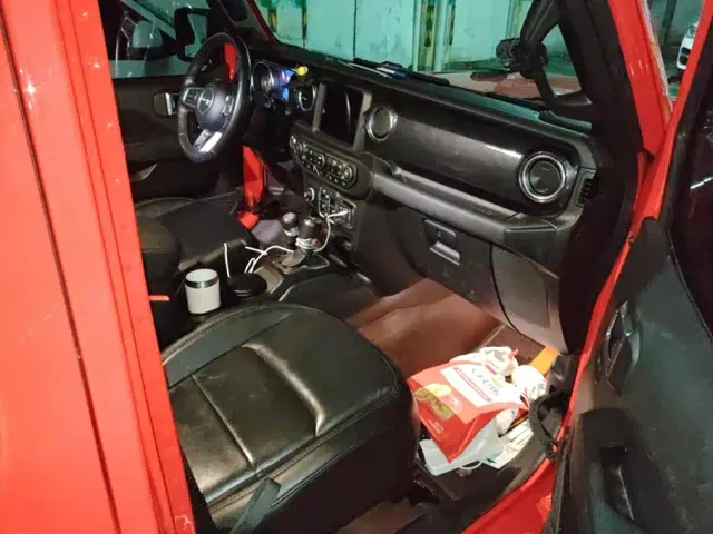 Jeep Wrangler — Фото автомобиля 8