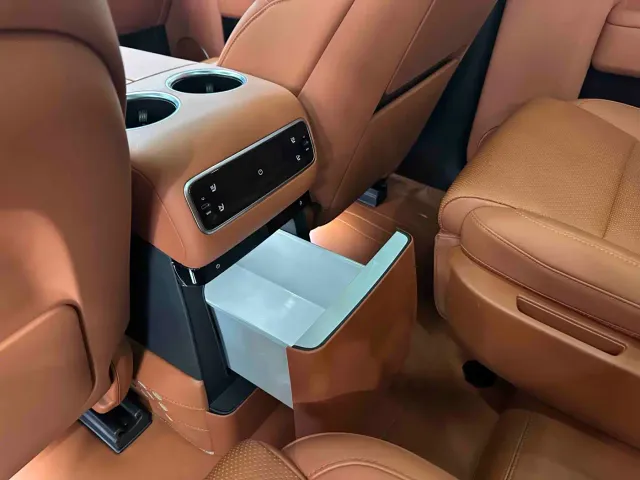 Li Auto L9 — Фото автомобиля 13