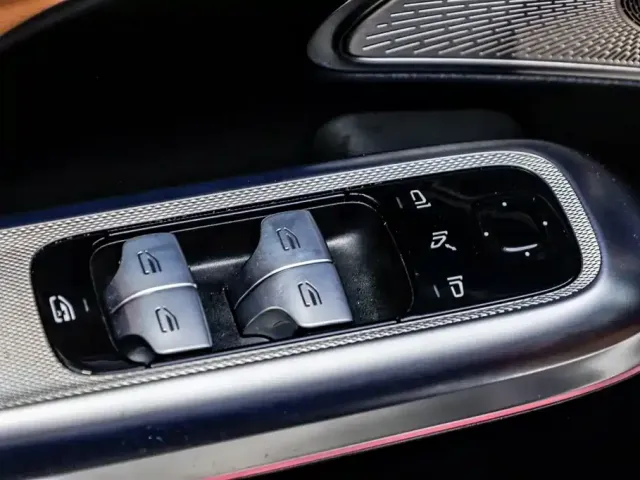 Mercedes-Benz E-Class — Фото автомобиля 12