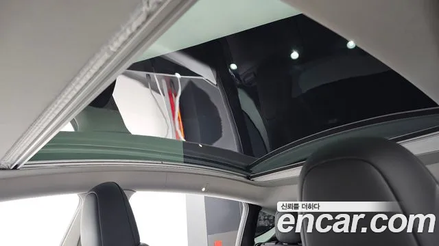 Tesla Model Y — Фото автомобиля 19