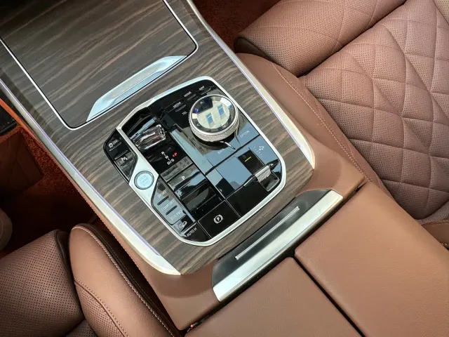 BMW X7 — Фото автомобиля 8
