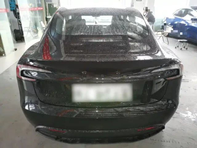 Tesla Model 3 — Фото автомобиля 5