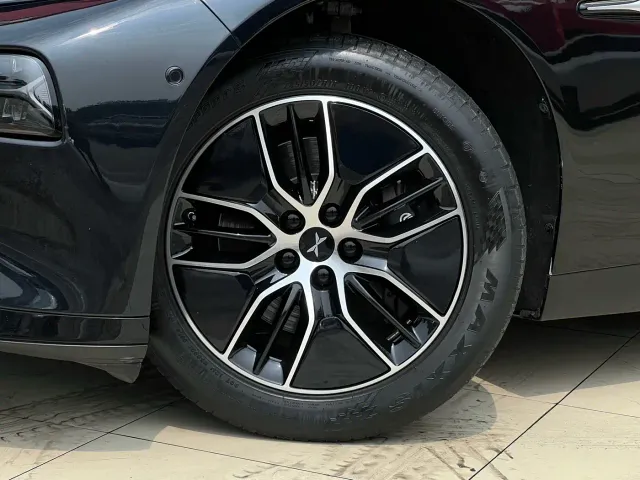 Xpeng P7 — Фото автомобиля 24