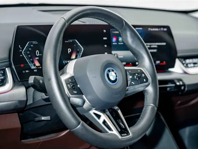 BMW iX1 — Фото автомобиля 9
