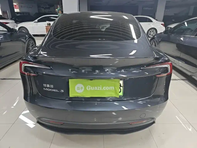 Tesla Model 3 — Фото автомобиля 5