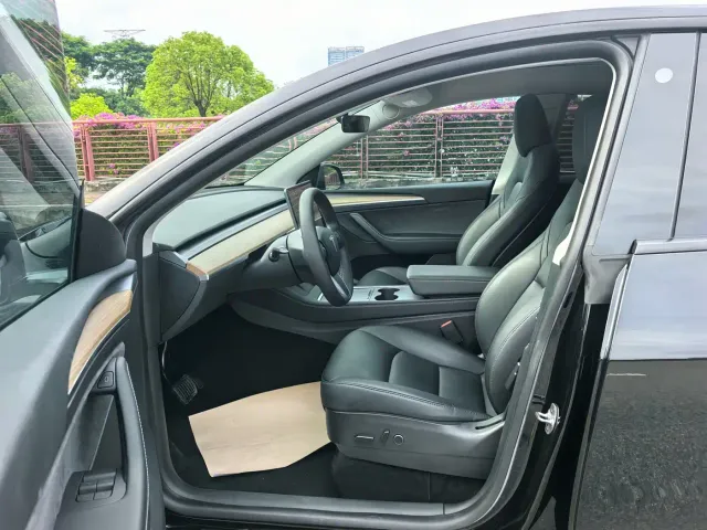 Tesla Model Y — Фото автомобиля 5