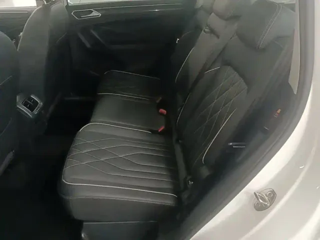 Volkswagen Tiguan L — Фото автомобиля 16
