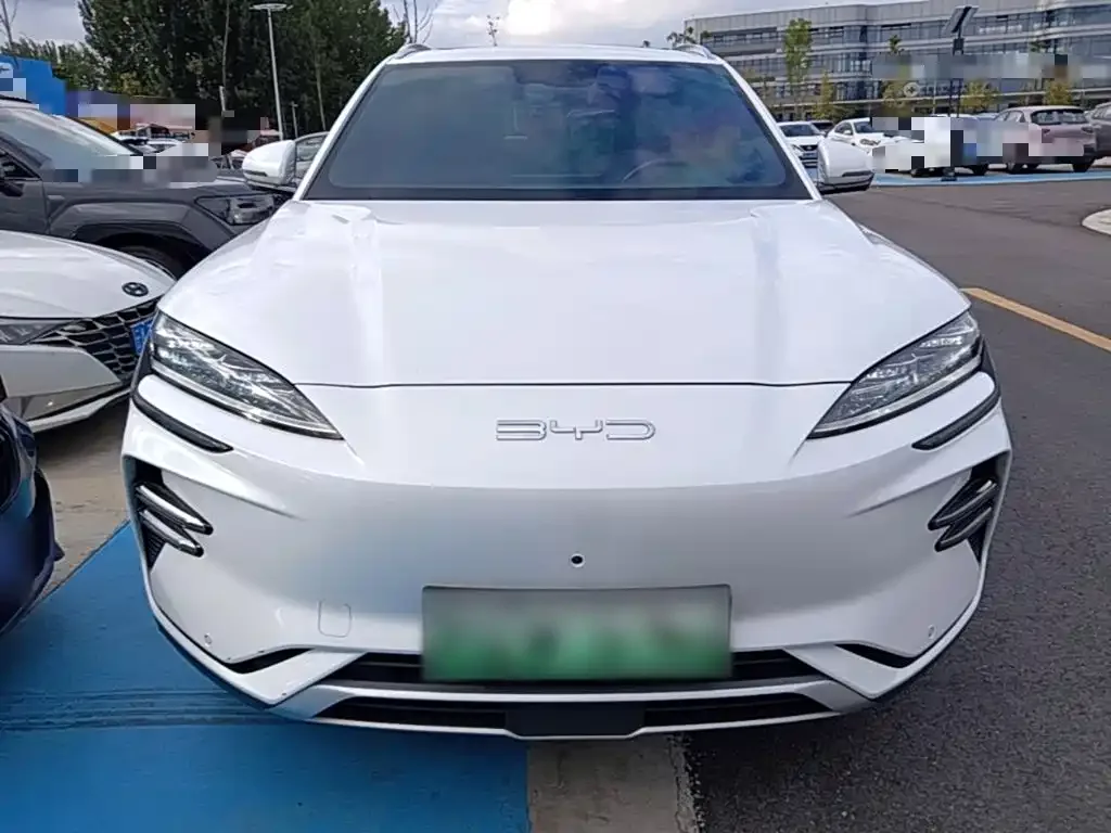 BYD Song PLUS PHEV 2024 Glory Edition EV 520km Premium — Фото автомобиля 2