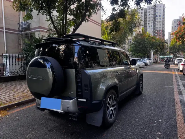 Land Rover Defender — Фото автомобиля 16