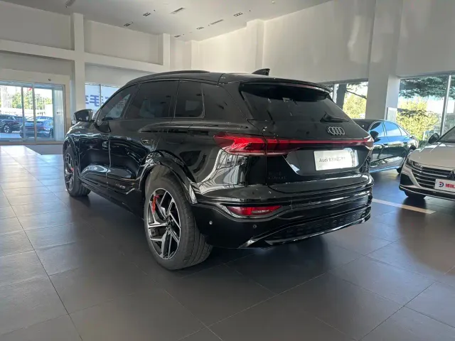 Audi Q6L e-tron — Фото автомобиля 6