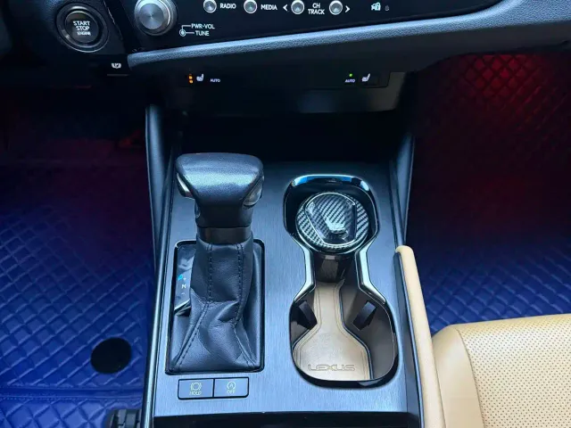 Lexus ES — Фото автомобиля 7