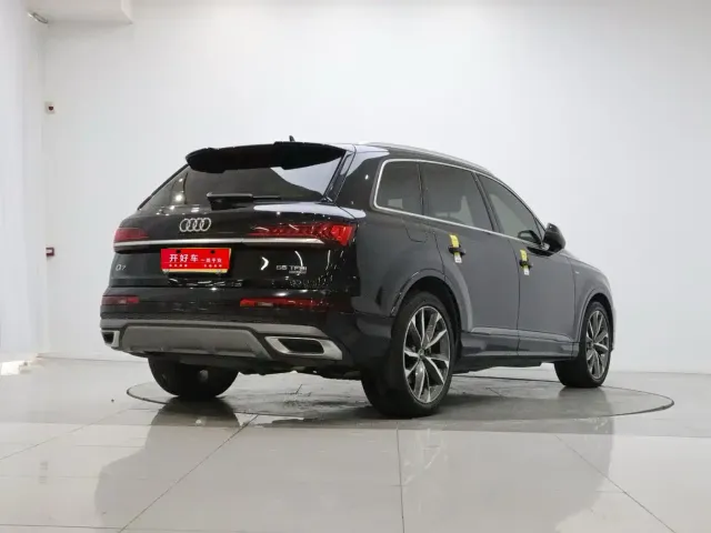 Audi Q7 — Фото автомобиля 4