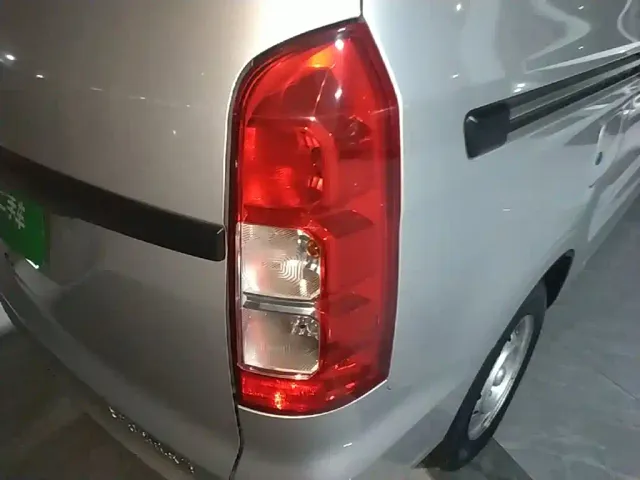 Wuling Hongguang V — Фото автомобиля 7