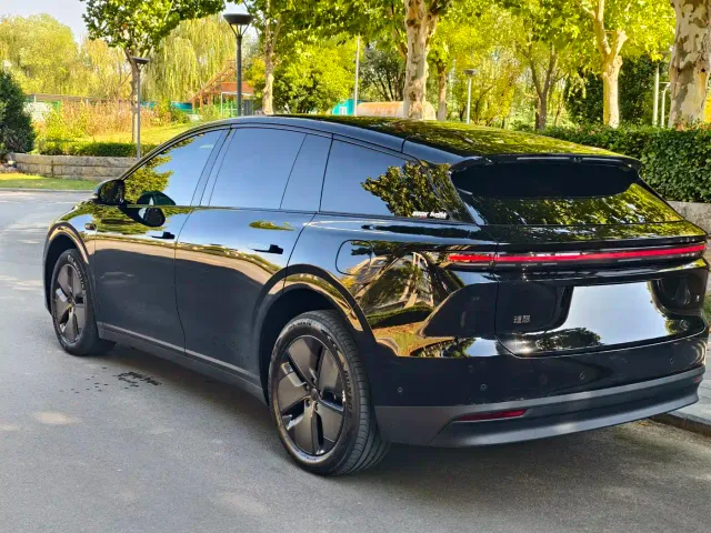 Li Auto i6 — Фото автомобиля 12