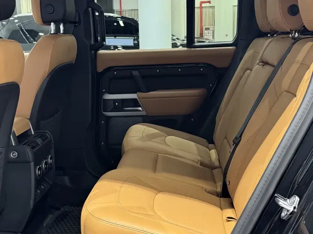 Land Rover Defender — Фото автомобиля 9