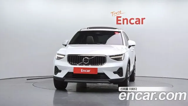 Вольво XC40 B4 Ultra Bright — Фото автомобиля 3