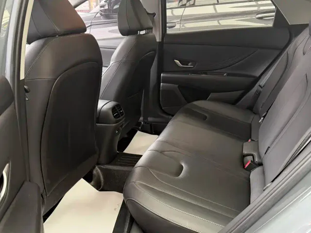 Hyundai Elantra — Фото автомобиля 24
