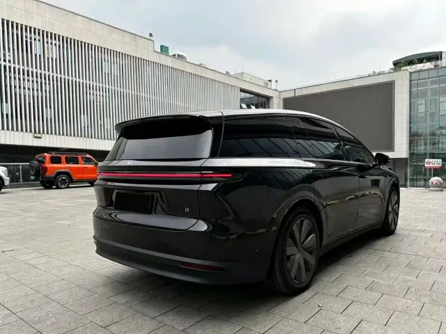 Li Auto i8 — Фото автомобиля 9