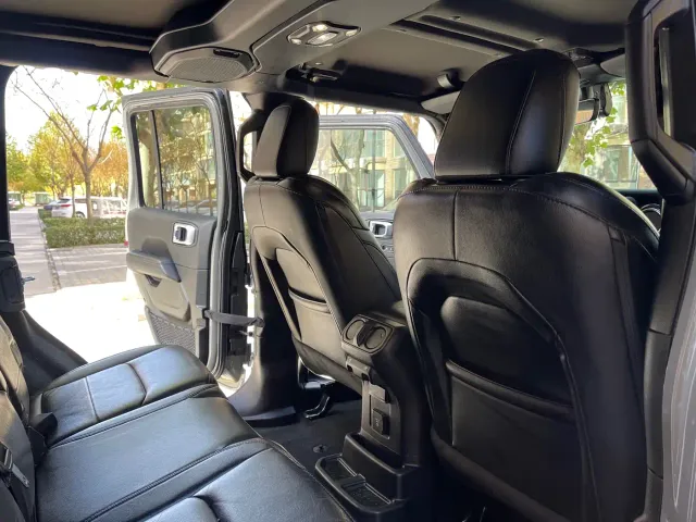 Jeep Wrangler — Фото автомобиля 6