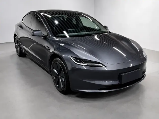 Tesla Model 3 — Фото автомобиля 3