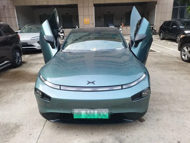 Xpeng P7 — Фото автомобиля 2