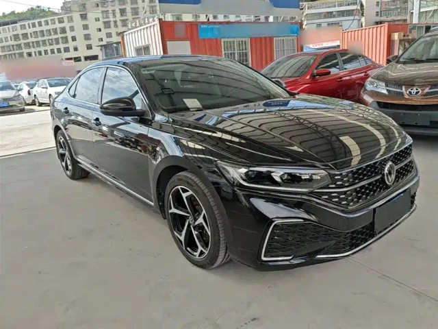 Volkswagen Passat — Фото автомобиля 3