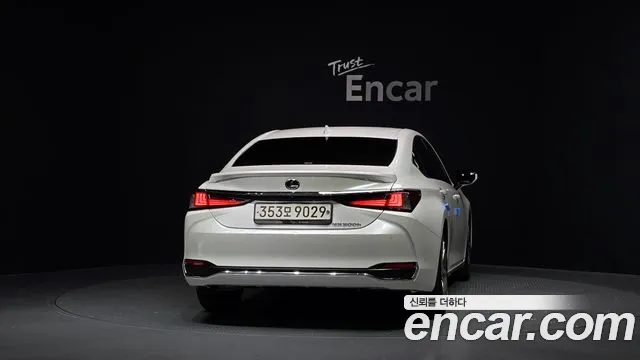 Lexus ES — Фото автомобиля 3