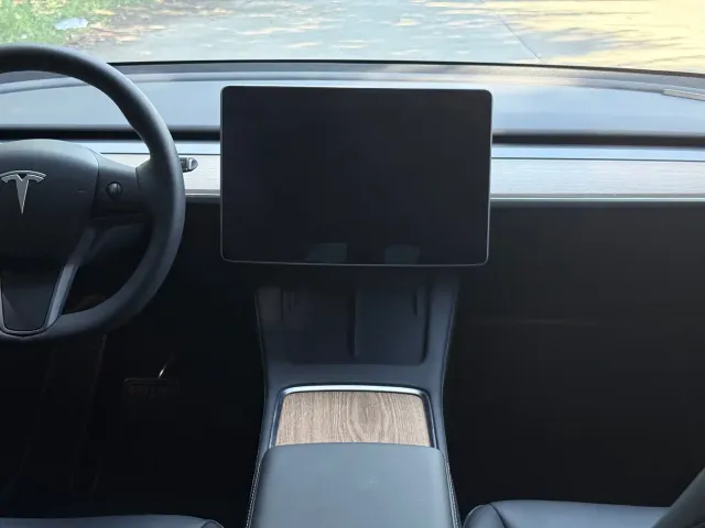 Tesla Model Y — Фото автомобиля 9