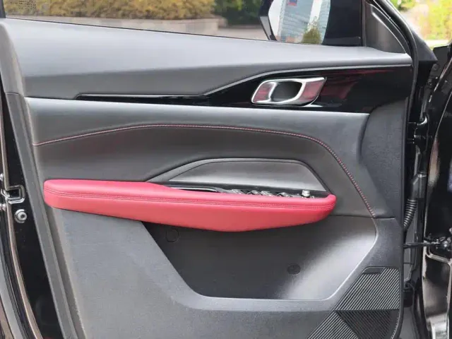 Changan Z6 — Фото автомобиля 14