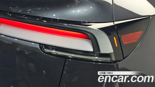 Tesla Model Y — Фото автомобиля 22