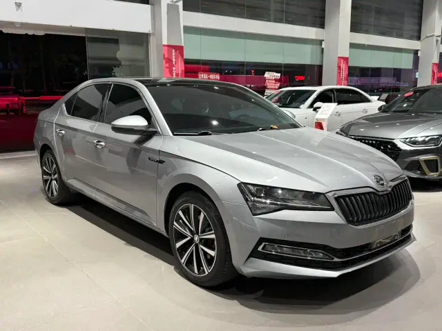 Skoda Superb — Фото автомобиля 3