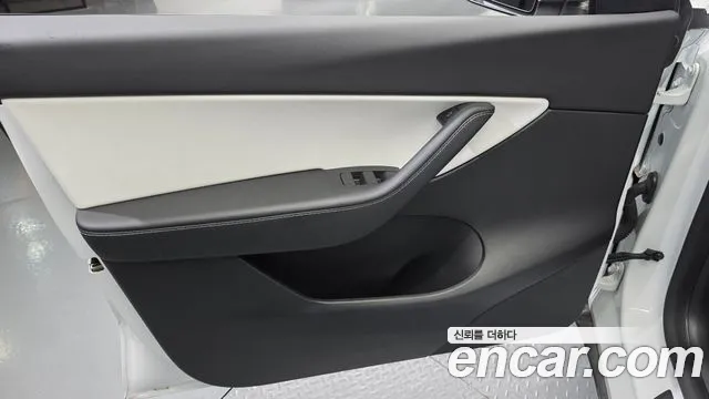 Tesla Model Y — Фото автомобиля 24