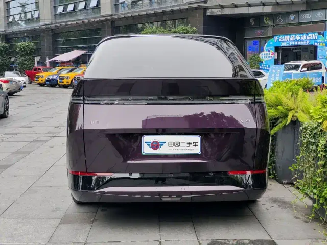 Xpeng X9 — Фото автомобиля 5