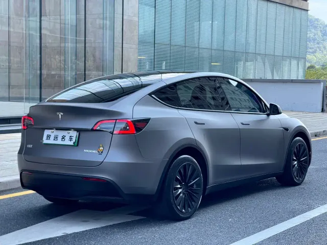 Tesla Model Y — Фото автомобиля 3