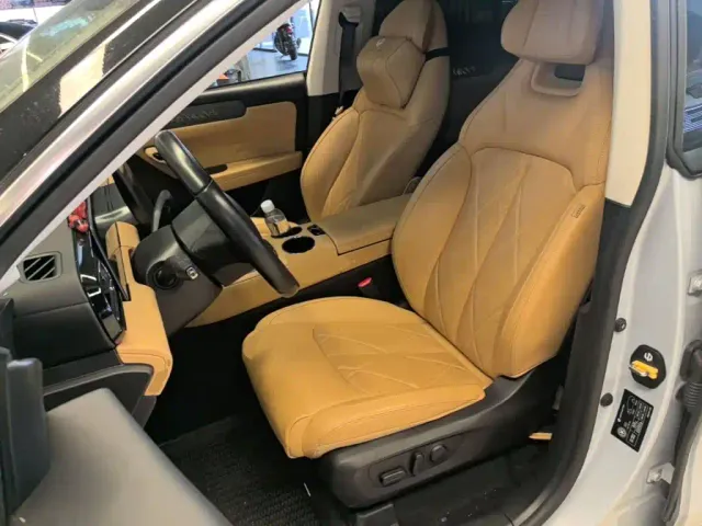 Leapmotor C11 — Фото автомобиля 14