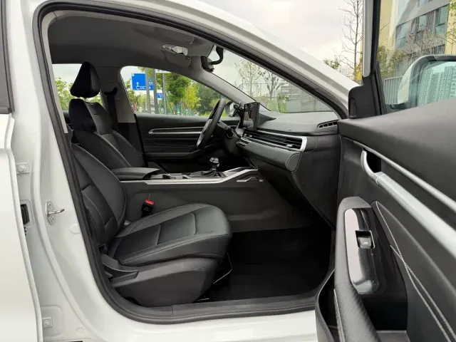 Geely Emgrand — Фото автомобиля 9