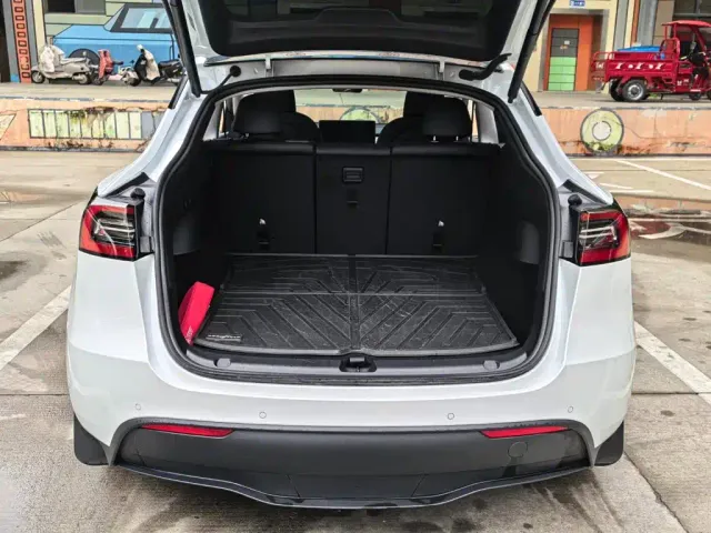 Tesla Model Y — Фото автомобиля 14