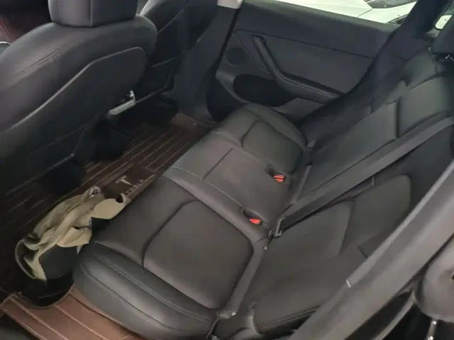 Tesla Model Y — Фото автомобиля 16