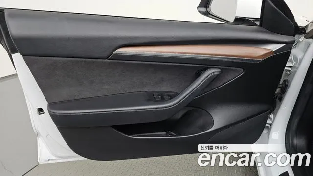 Tesla Model 3 — Фото автомобиля 22
