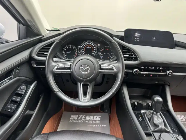 Mazda Axela — Фото автомобиля 9