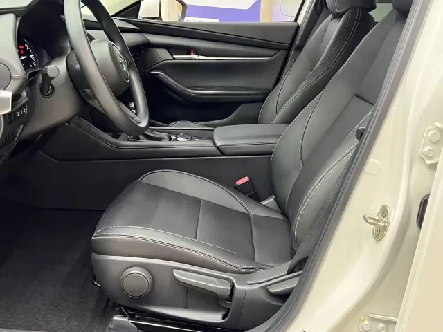 Mazda Axela — Фото автомобиля 14