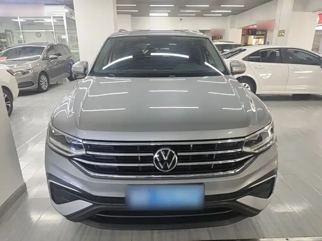 Volkswagen Tiguan L — Фото автомобиля 2