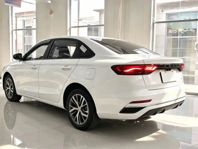 Geely Emgrand — Фото автомобиля 9