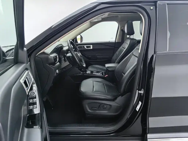 Ford Explorer — Фото автомобиля 10