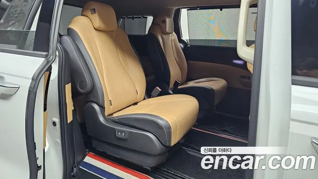 Kia Carnival Generation 4 — Фото автомобиля 18