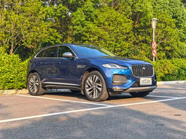 Jaguar F-Pace — Фото автомобиля 2
