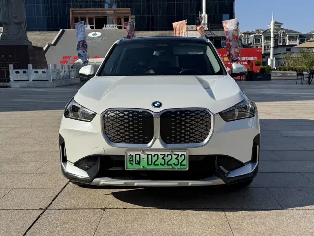 BMW iX1 — Фото автомобиля 3