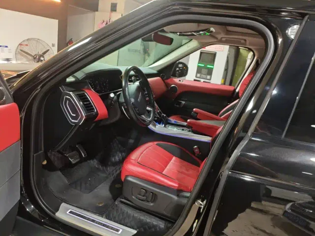 Land Rover Range Rover Sport — Фото автомобиля 6