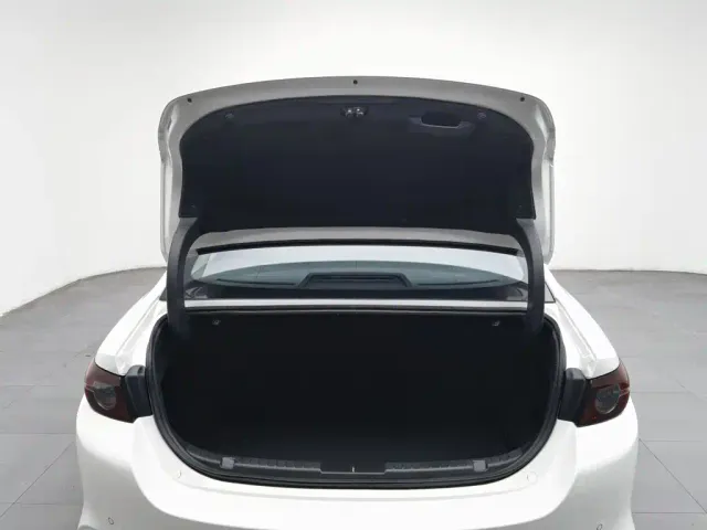 Mazda Axela — Фото автомобиля 16